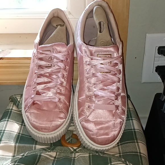 Clean & Ready To Wear PUMA Satin Pink Platform Shoes Sneakers Size 8 - Picture 4 of 6